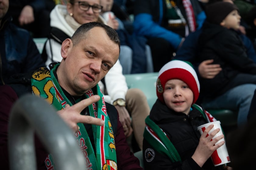 Kibice na meczu Śląska z Widzewem (2 marca 2024) na Tarczyński Arenie
